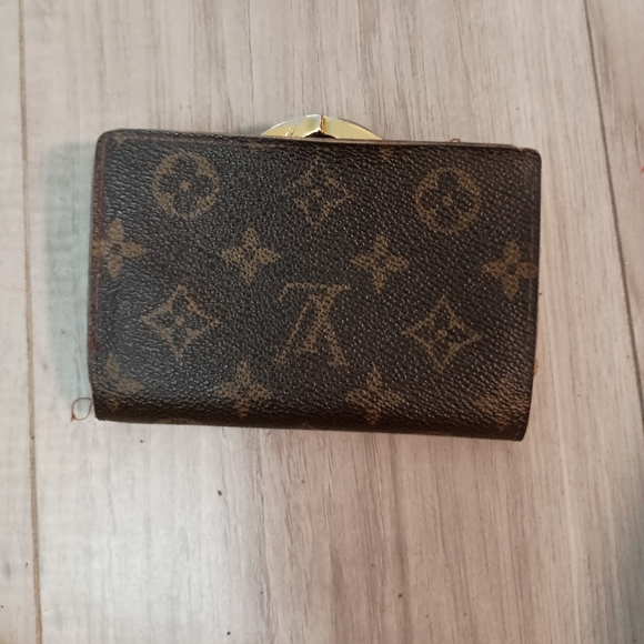 LOUIS VUITTON  French Kisslock Wallet | Monogram - Picture 2 of 16